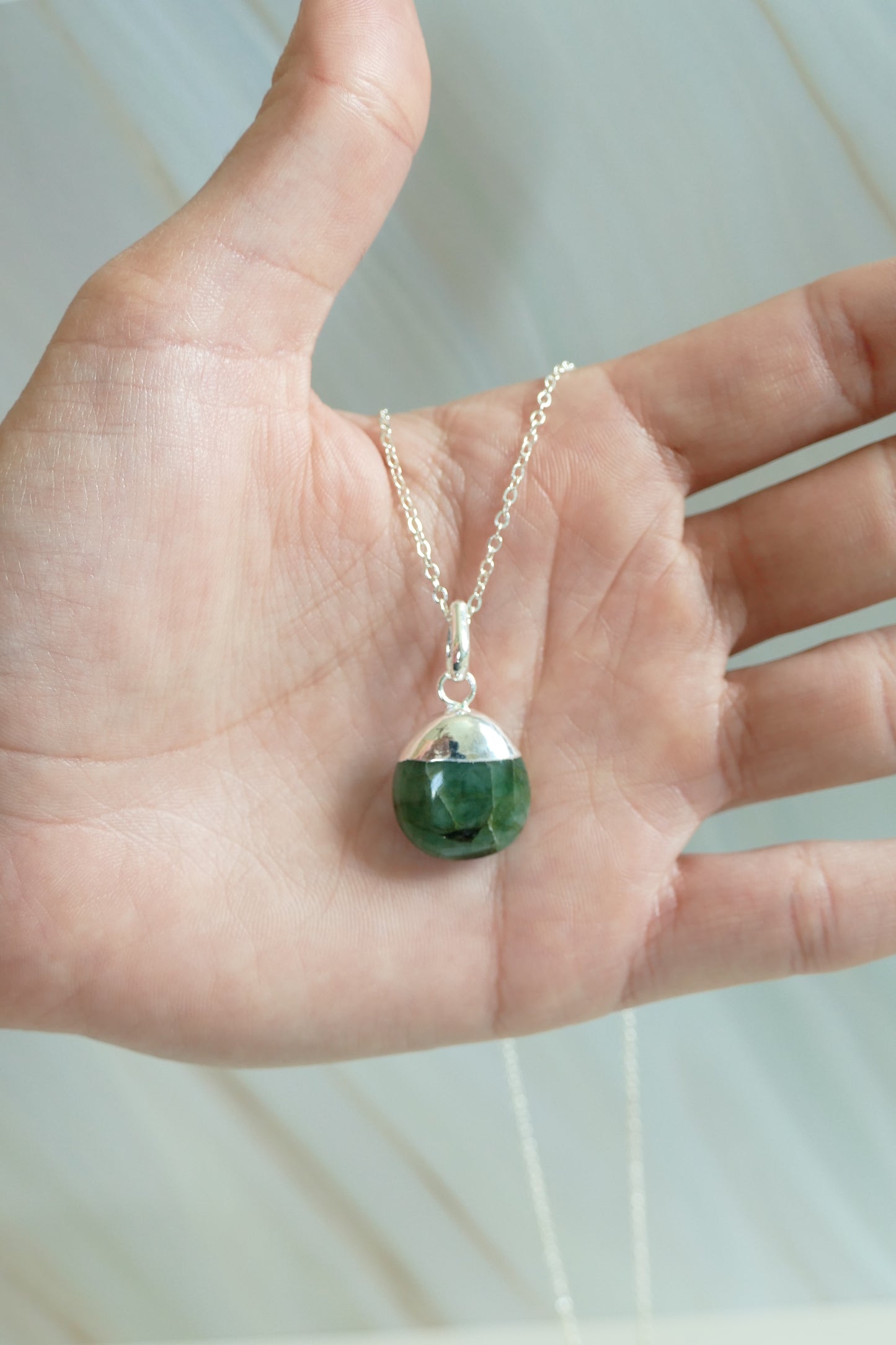 Polished Emerald Diffusing Necklace