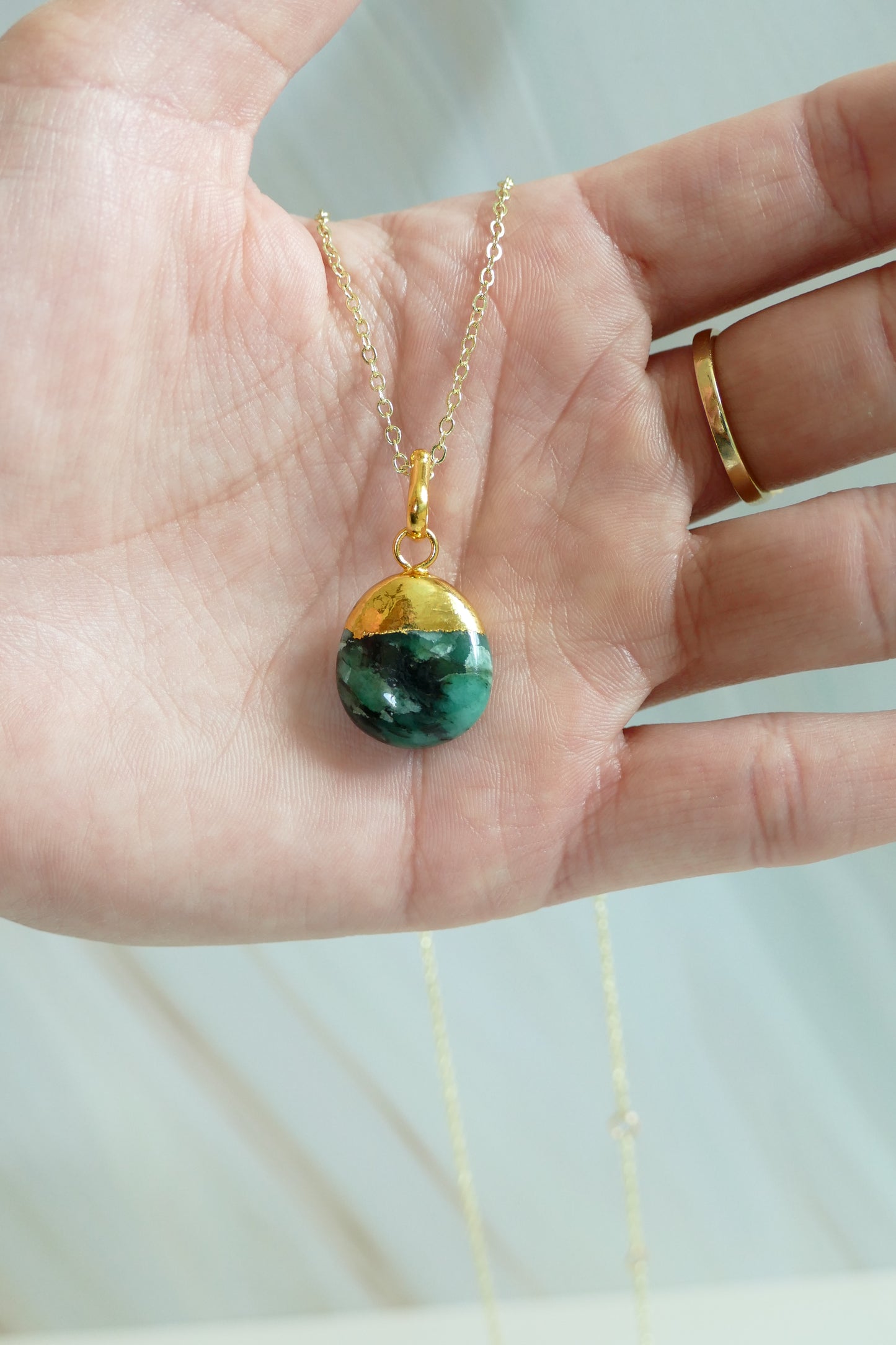 Polished Emerald Diffusing Necklace