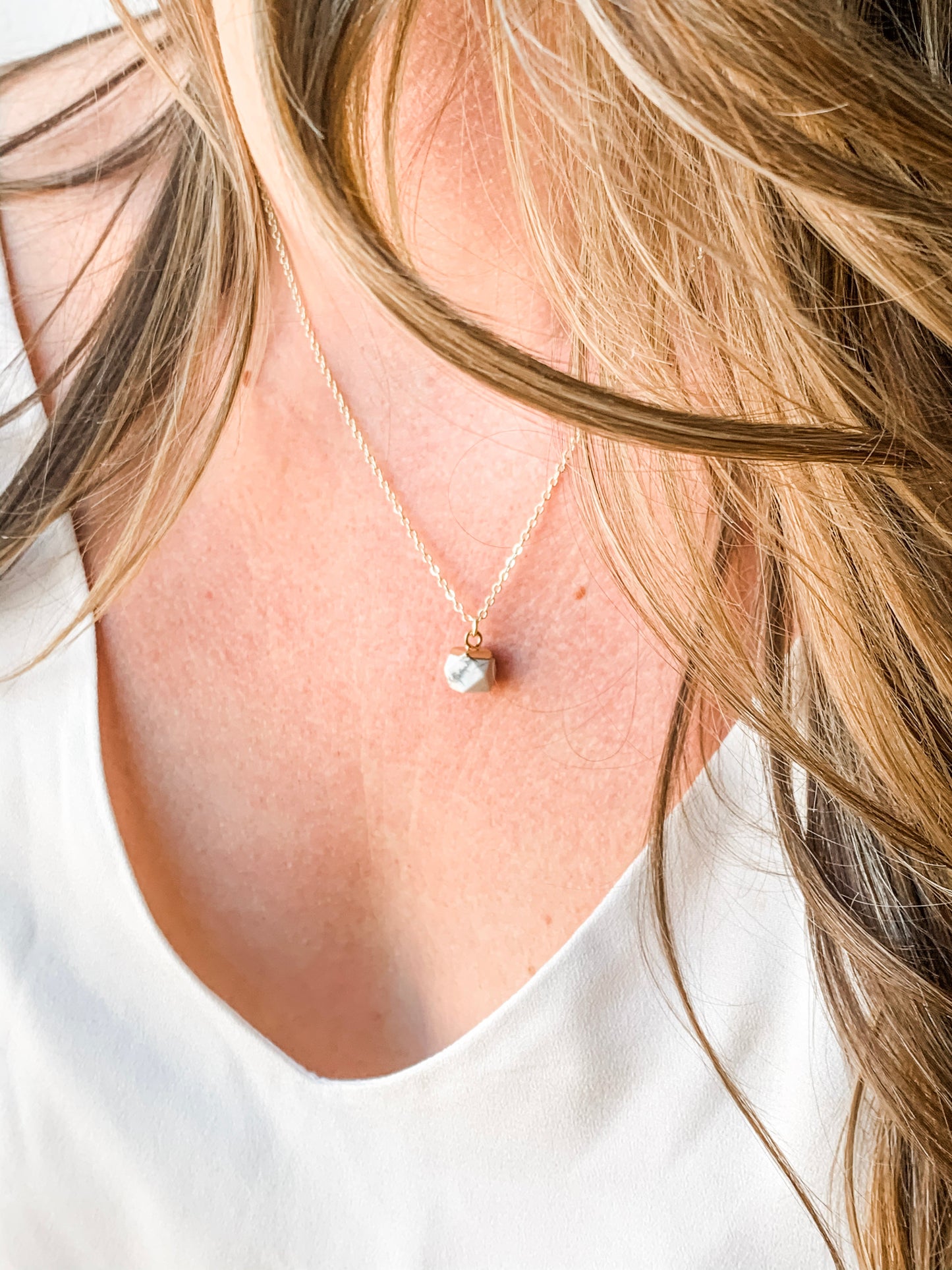 White Howlite Crystal Diffuser Necklace - Put on Love Designs