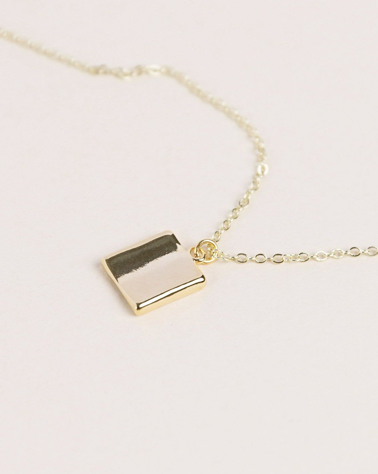 Minimalist Locket Diffuser Necklace - Put on Love Designs